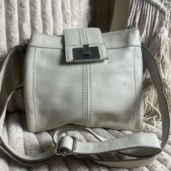 Tignanello White Leather Bag with Silver Lock​ - Picture 5 of 11